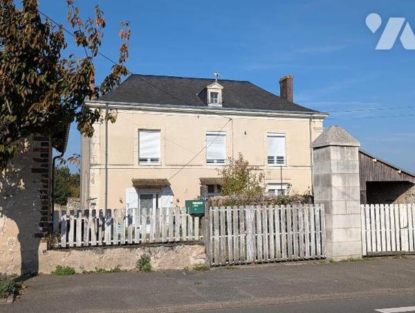 À Vendre - Maison Bourgeoise Divisée en 2 Appartements - Le Lude (Sarthe)
Idéalement située, p...