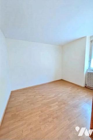 À Vendre - Maison Bourgeoise Divisée en 2 Appartements - Le Lude (Sarthe)
Idéalement située, p...