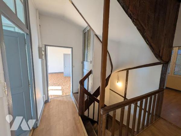 À Vendre - Maison Bourgeoise Divisée en 2 Appartements - Le Lude (Sarthe)
Idéalement située, p...