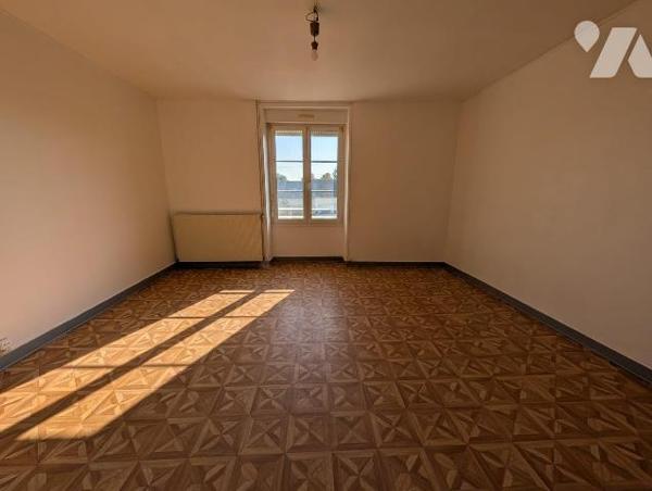 À Vendre - Maison Bourgeoise Divisée en 2 Appartements - Le Lude (Sarthe)
Idéalement située, p...
