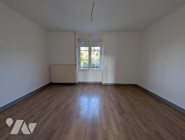 À Vendre - Maison Bourgeoise Divisée en 2 Appartements - Le Lude (Sarthe)
Idéalement située, p...