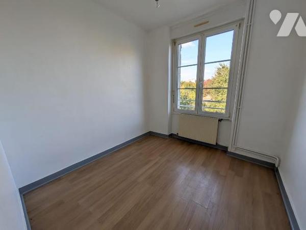 À Vendre - Maison Bourgeoise Divisée en 2 Appartements - Le Lude (Sarthe)
Idéalement située, p...