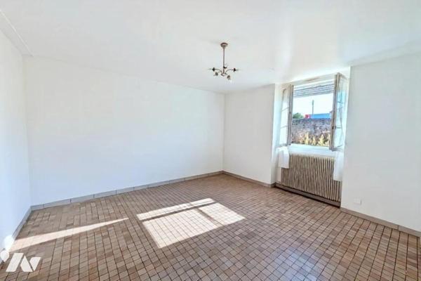 À Vendre - Maison Bourgeoise Divisée en 2 Appartements - Le Lude (Sarthe)
Idéalement située, p...