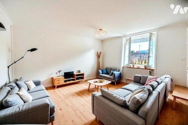 À Vendre - Maison Bourgeoise Divisée en 2 Appartements - Le Lude (Sarthe)
Idéalement située, p...