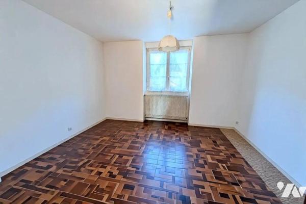 À Vendre - Maison Bourgeoise Divisée en 2 Appartements - Le Lude (Sarthe)
Idéalement située, p...