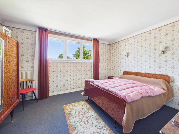 Maison de 179 m2 à Loudun , 5 chambres, grand jardin arboré, garage, vaste sous sol