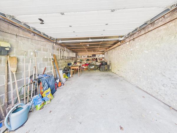 Maison de 179 m2 à Loudun , 5 chambres, grand jardin arboré, garage, vaste sous sol