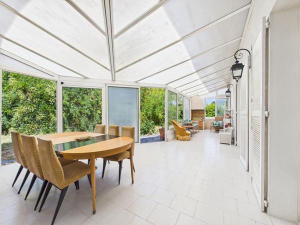 Maison de 179 m2 à Loudun , 5 chambres, grand jardin arboré, garage, vaste sous sol