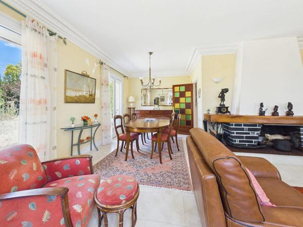Maison de 179 m2 à Loudun , 5 chambres, grand jardin arboré, garage, vaste sous sol