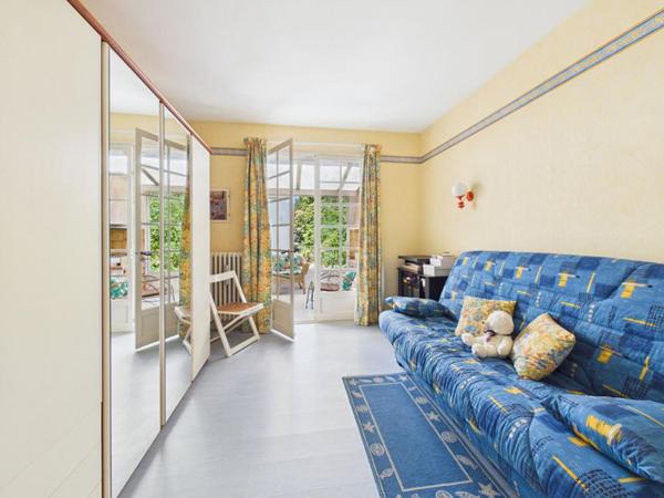 Maison de 179 m2 à Loudun , 5 chambres, grand jardin arboré, garage, vaste sous sol