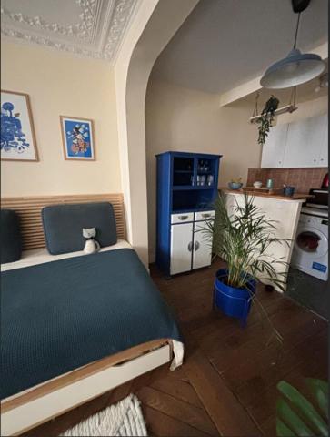 STUDIO MEUBLE - PARIS 11