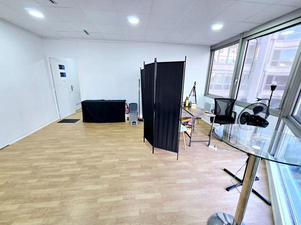 93160 Noisy le grand- Secteur Mont d'Est - Murs loués, Bureaux - 72 m² , Quartier d'affaires
