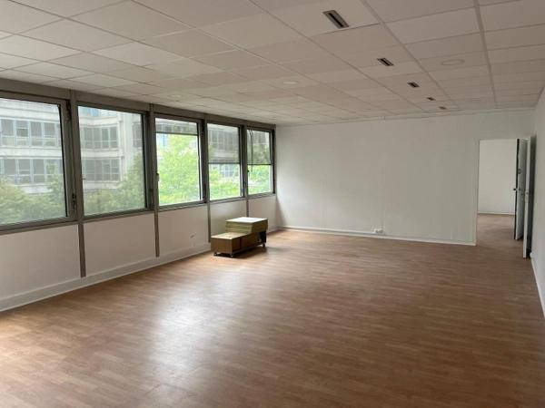 93160 Noisy le grand- Secteur Mont d'Est - Murs loués, Bureaux - 72 m² , Quartier d'affaires