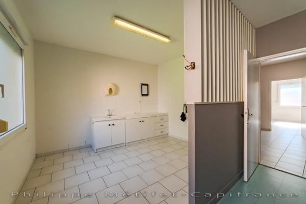 Dpt Charente (16), à vendre CHATEAUNEUF SUR CHARENTE Bâtiment