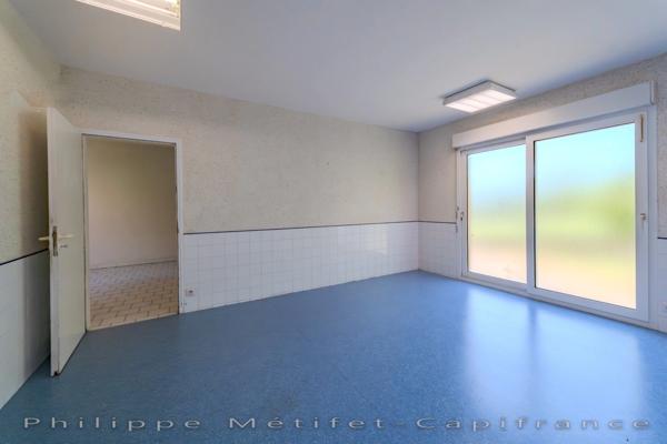 Dpt Charente (16), à vendre CHATEAUNEUF SUR CHARENTE Bâtiment