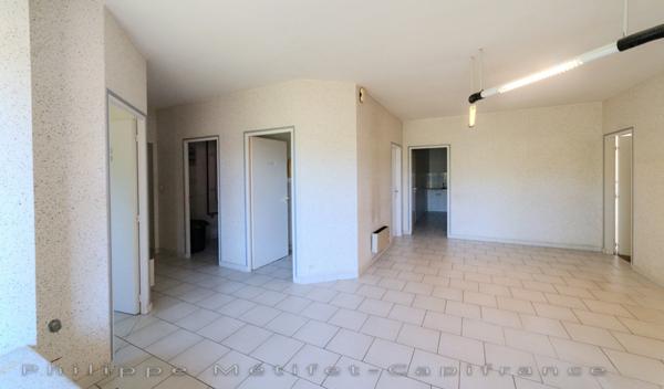 Dpt Charente (16), à vendre CHATEAUNEUF SUR CHARENTE Bâtiment