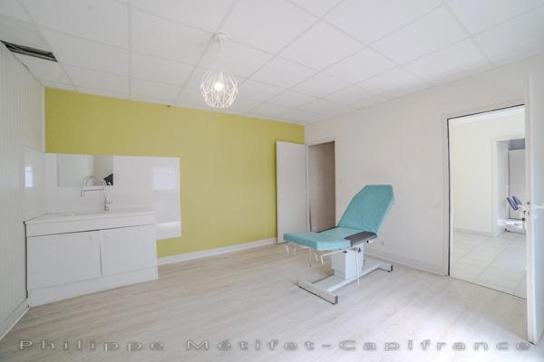 Dpt Charente (16), à vendre CHATEAUNEUF SUR CHARENTE Bâtiment