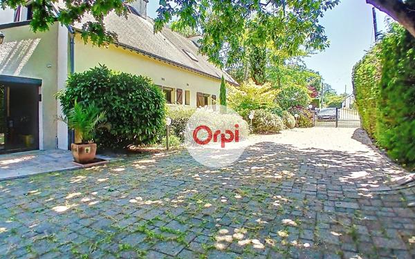 Maison à vendre    6 pièces •  Theix