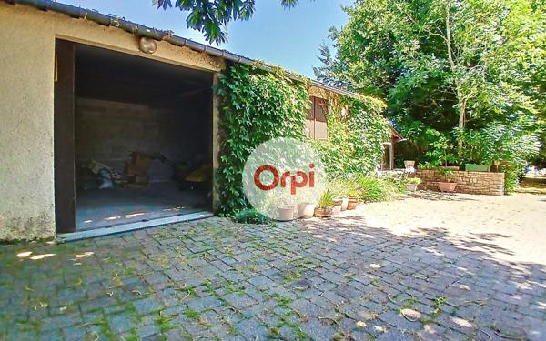 Maison à vendre    6 pièces •  Theix