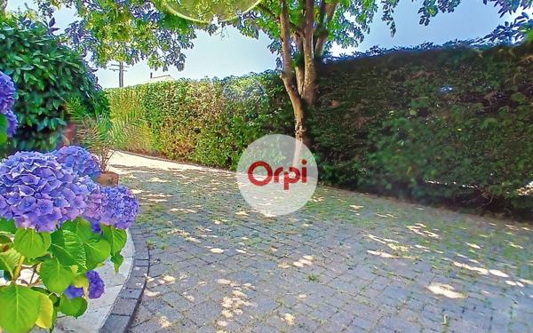 Maison à vendre    6 pièces •  Theix