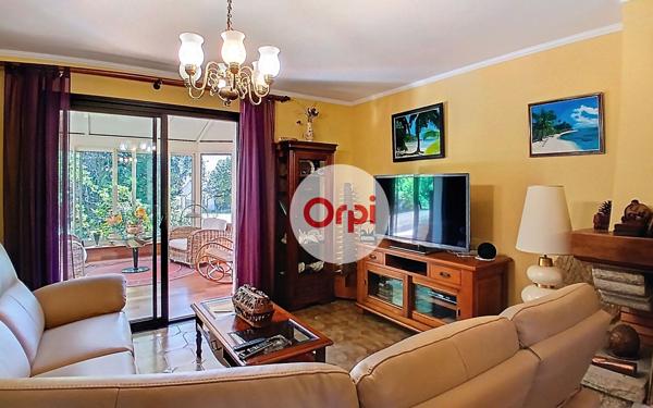 Maison à vendre    6 pièces •  Theix