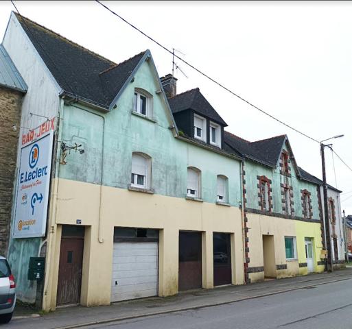 29520 Châteauneuf du Faou Bâtiment 3 lots 1 appart 3 chambres 76 m² et 2 locaux 183 m²