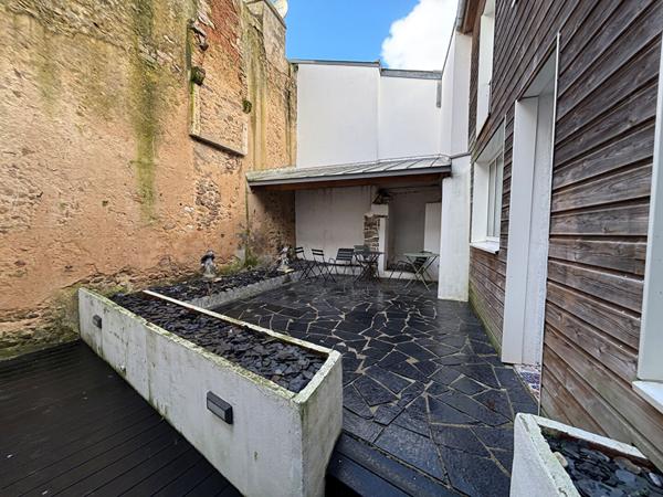Immeuble à vendre à Vannes - 6 appartements - pas de copropriété cour extérieure