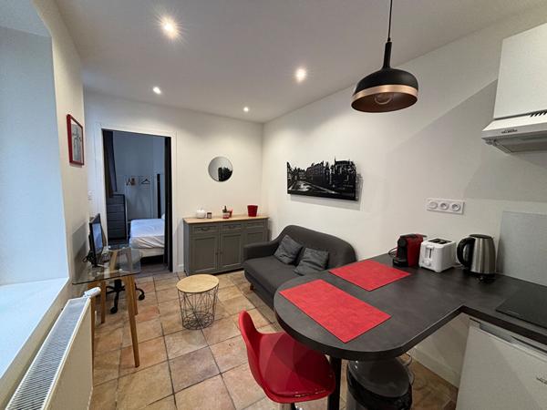 Immeuble à vendre à Vannes - 6 appartements - pas de copropriété cour extérieure