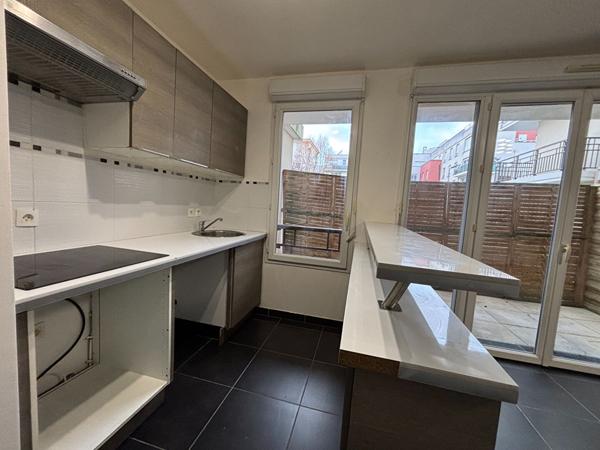 F3 RDC avec terrasse et parking