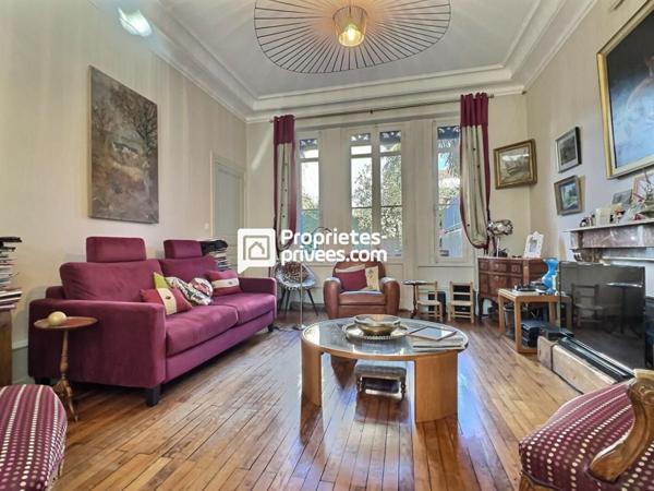 Maison de ville T8 d'env. 236 m2 avec 6 ch, piscine et garage sur PERIGUEUX (24000)