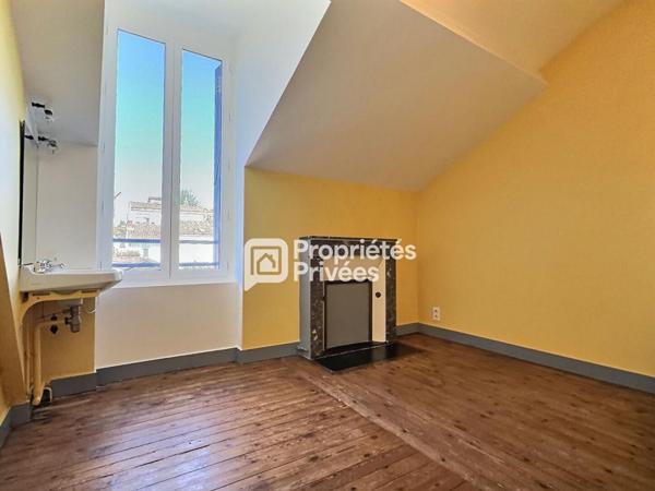 Maison de ville T8 d'env. 236 m2 avec 6 ch, piscine chauffée et garage sur PERIGUEUX (24000)