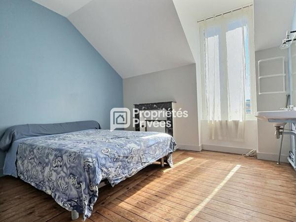 Maison de ville T8 d'env. 236 m2 avec 6 ch, piscine chauffée et garage sur PERIGUEUX (24000)
