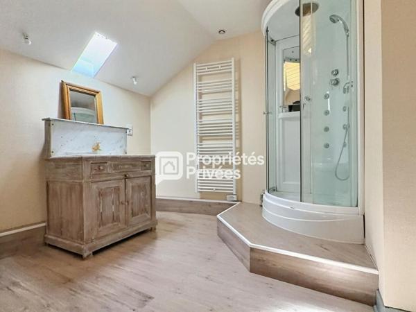 Maison de ville T8 d'env. 236 m2 avec 6 ch, piscine chauffée et garage sur PERIGUEUX (24000)