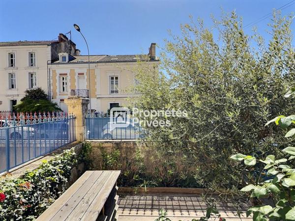 Maison de ville T8 d'env. 236 m2 avec 6 ch, piscine chauffée et garage sur PERIGUEUX (24000)