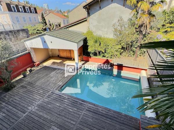 Maison de ville T8 d'env. 236 m2 avec 6 ch, piscine chauffée et garage sur PERIGUEUX (24000)