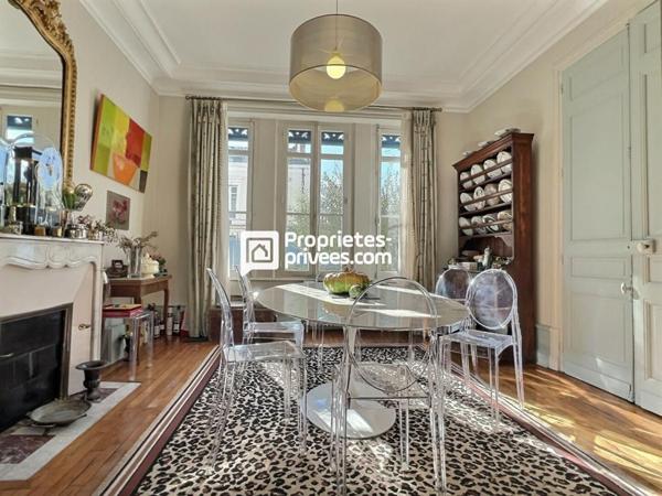 Maison de ville T8 d'env. 236 m2 avec 6 ch, piscine et garage sur PERIGUEUX (24000)