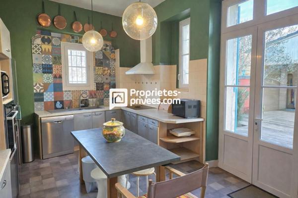 Maison de ville T8 d'env. 236 m2 avec 6 ch, piscine et garage sur PERIGUEUX (24000)