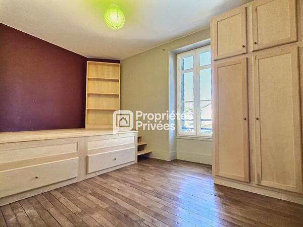 Maison de ville T8 d'env. 236 m2 avec 6 ch, piscine chauffée et garage sur PERIGUEUX (24000)