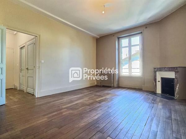 Maison de ville T8 d'env. 236 m2 avec 6 ch, piscine chauffée et garage sur PERIGUEUX (24000)