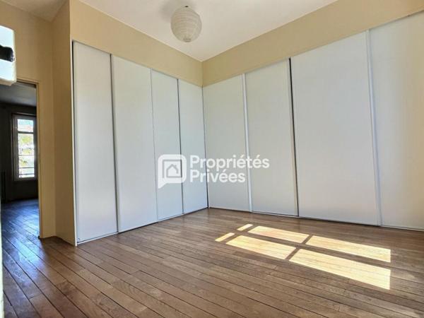 Maison de ville T8 d'env. 236 m2 avec 6 ch, piscine chauffée et garage sur PERIGUEUX (24000)