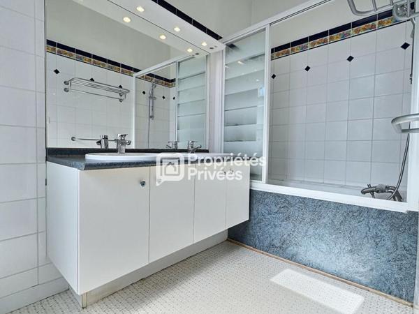 Maison de ville T8 d'env. 236 m2 avec 6 ch, piscine chauffée et garage sur PERIGUEUX (24000)