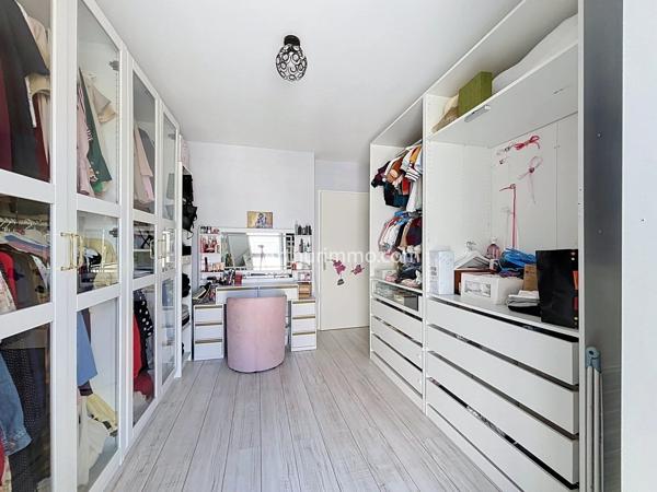 Vente                                                      Appartement
                        
                     4 pièces                      72 m2                     à Limeil-Brévannes