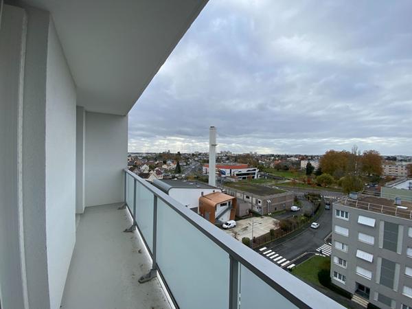 Appartement 3 pièces à FLEURY LES AUBRAIS - 60m² avec balcon