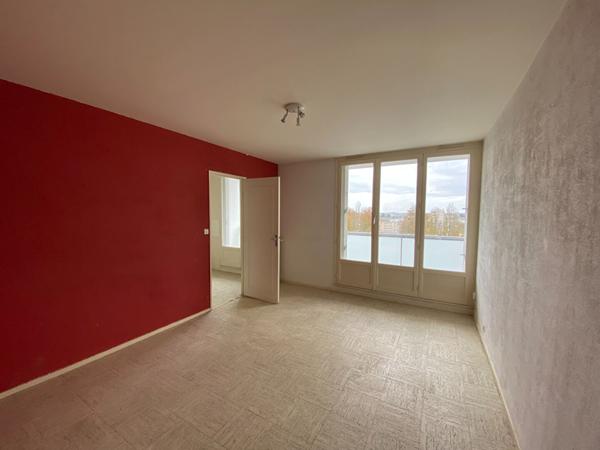 Appartement 3 pièces à FLEURY LES AUBRAIS - 60m² avec balcon