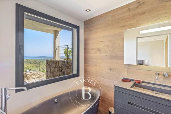 Sainte-Lucie-de-Porto-Vecchio, Villa 5 Chambres -  257 m² à vendre