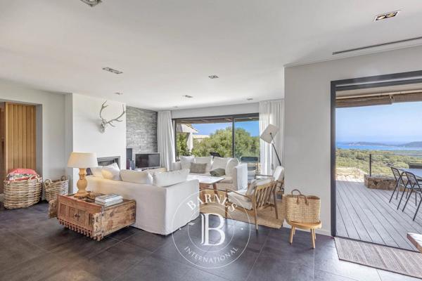Sainte-Lucie-de-Porto-Vecchio, Villa 5 Chambres -  257 m² à vendre