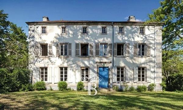 Riom, Maison 8 Chambres -  415 m² à vendre