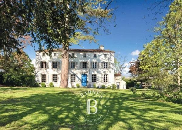 Riom, Maison 8 Chambres -  415 m² à vendre