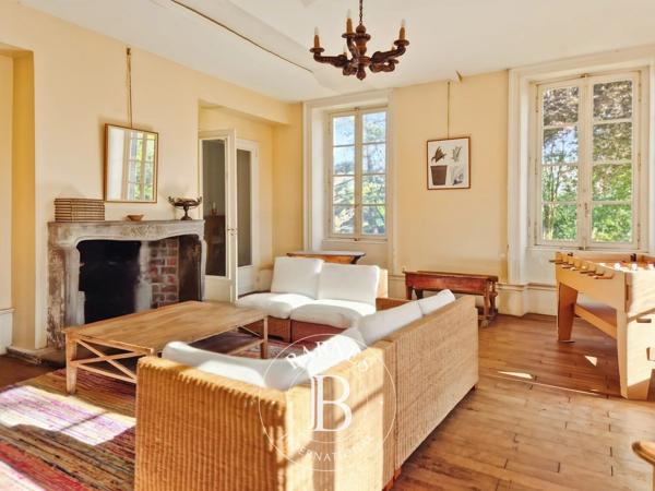 Riom, Maison 8 Chambres -  415 m² à vendre