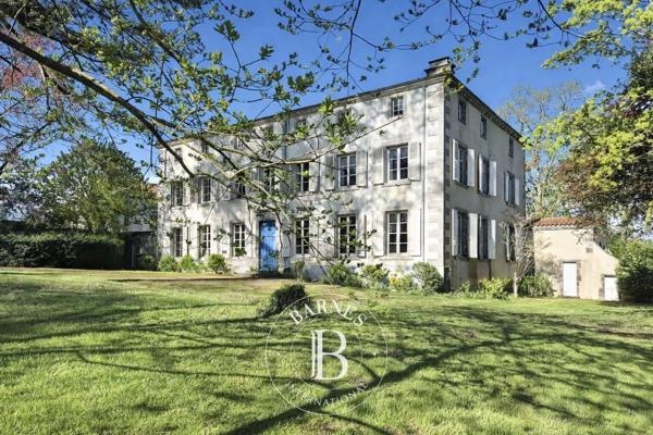 Riom, Maison 8 Chambres -  415 m² à vendre
